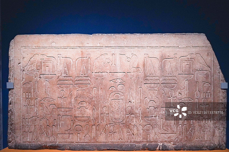 埃及国家博物馆藏第18王朝带有图特摩斯一世王名和神灵祷文的横梁图片素材