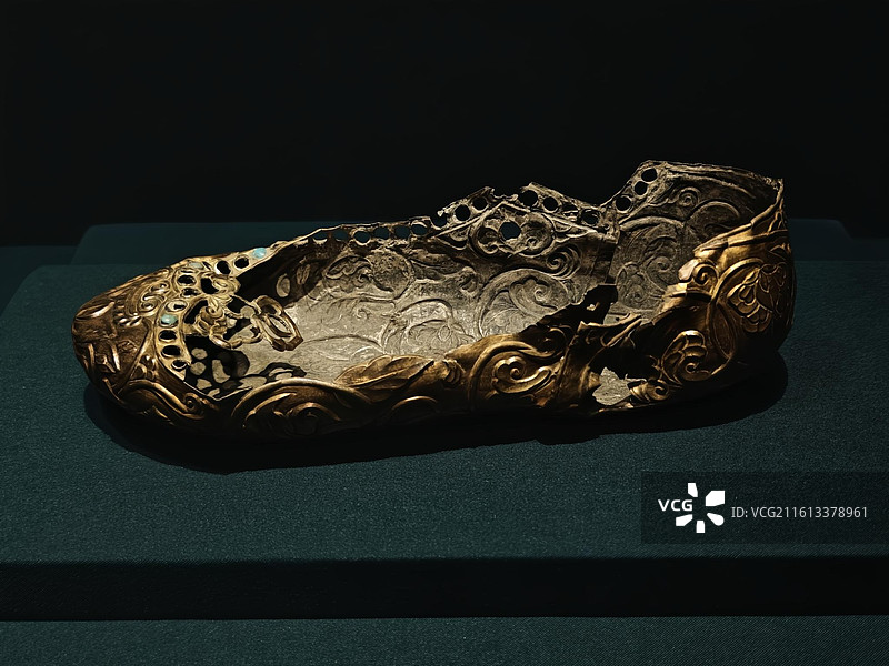 缠枝卷草纹鞋 吐蕃（7—9世纪） 香港故宫文化博物馆藏 首都博物馆展览图片素材