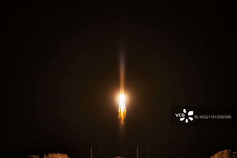 12月31号早上6点40分，文昌龙楼长征七号甲发射成功！图片素材