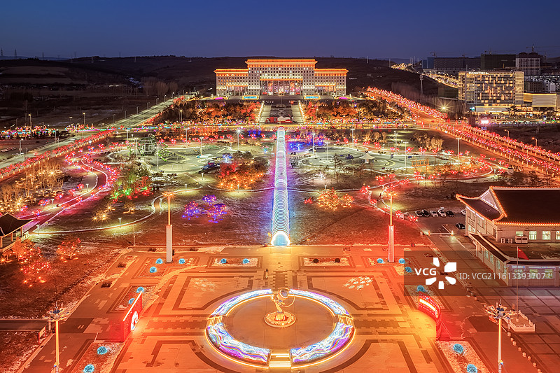 2026年元旦期间，无人机航拍吉林省延边朝鲜族自治州延吉市阿里郎足球广场、延边州政府广场夜景亮化。图片素材