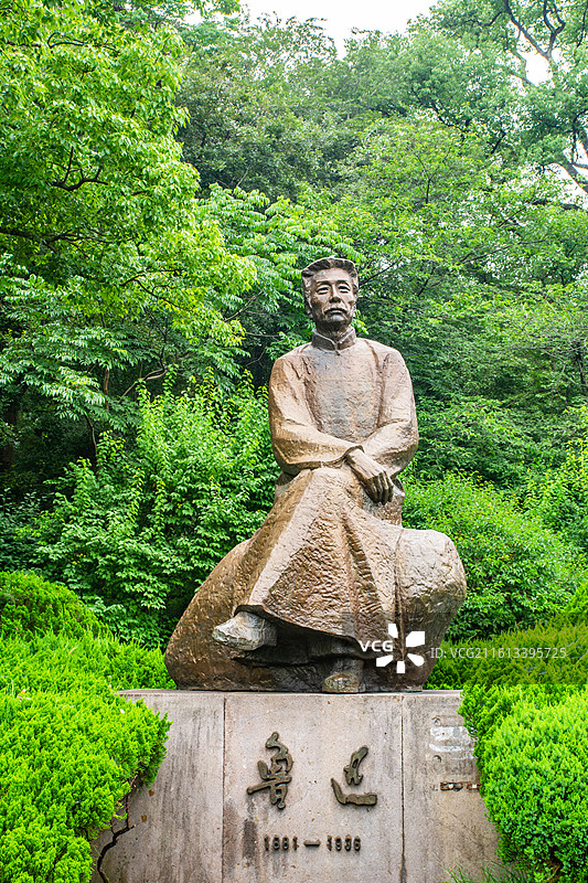 杭州 鲁迅 铜像 人物雕像 文学家 历史文化景点 西湖畔 名人塑像 孤山 红色景点 革命家图片素材