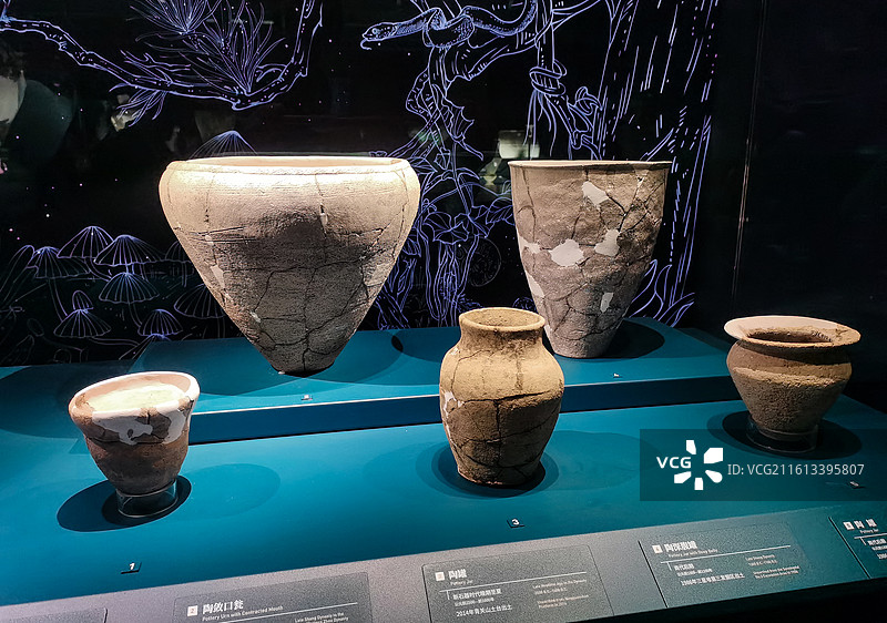 三星堆陶器,食器,酒器,炊器,小平底罐,陶罐,三星堆博物馆图片素材