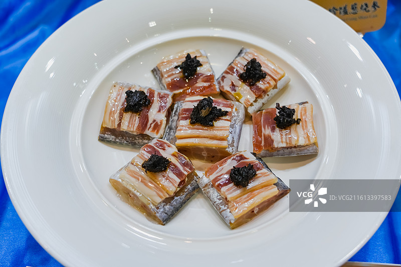 沧海玉露蒸银带  “齐鲁礼宴”的菜品   鲁菜  山东美食图片素材