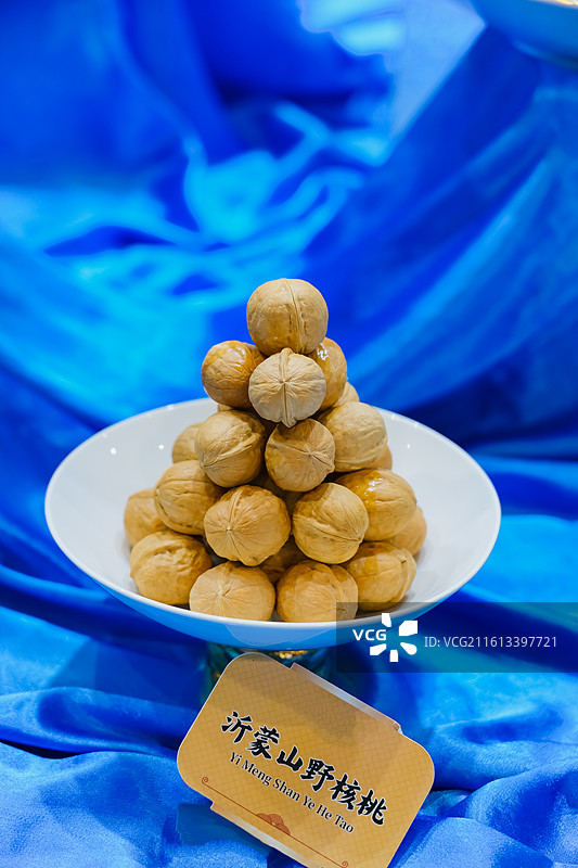 沂蒙山野核桃  干果图片素材