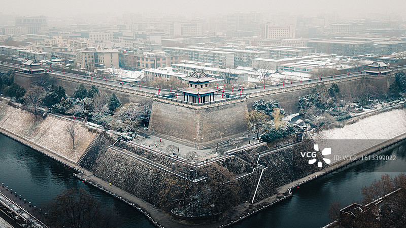 西安城墙雪景图片素材