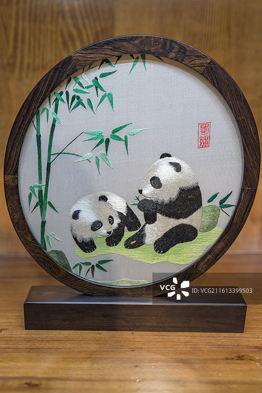 成都熊猫蜀绣图片素材