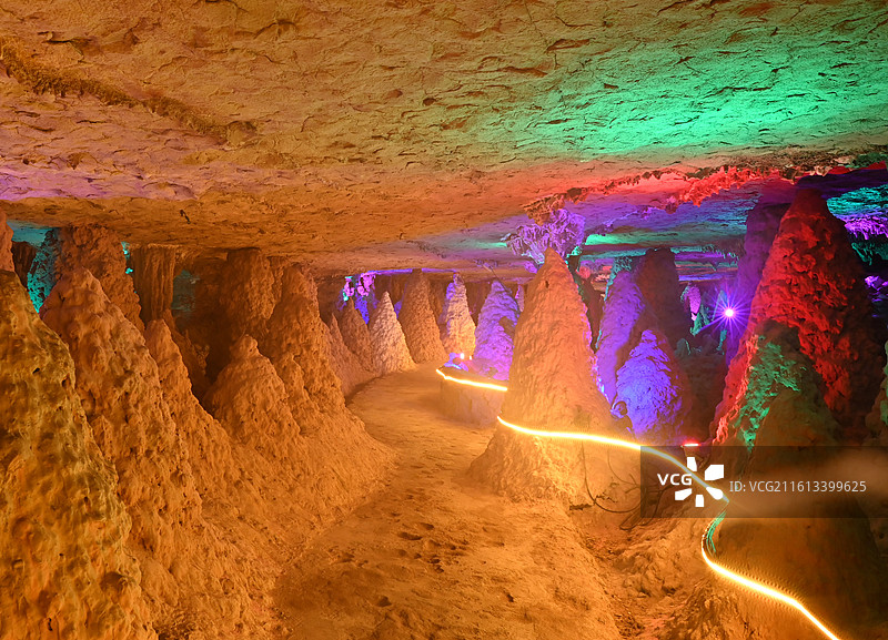四川省资中县圣灵山大溶洞图片素材