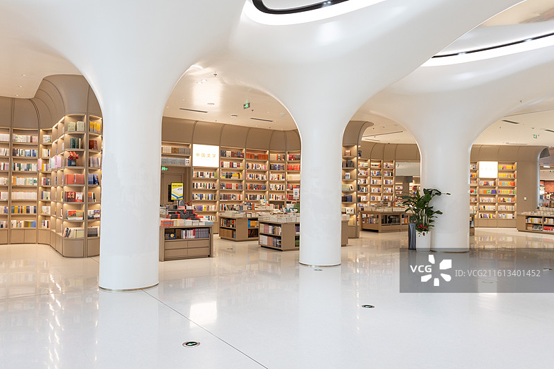 深圳湾区之眼图书馆内部空间书架货架图片素材