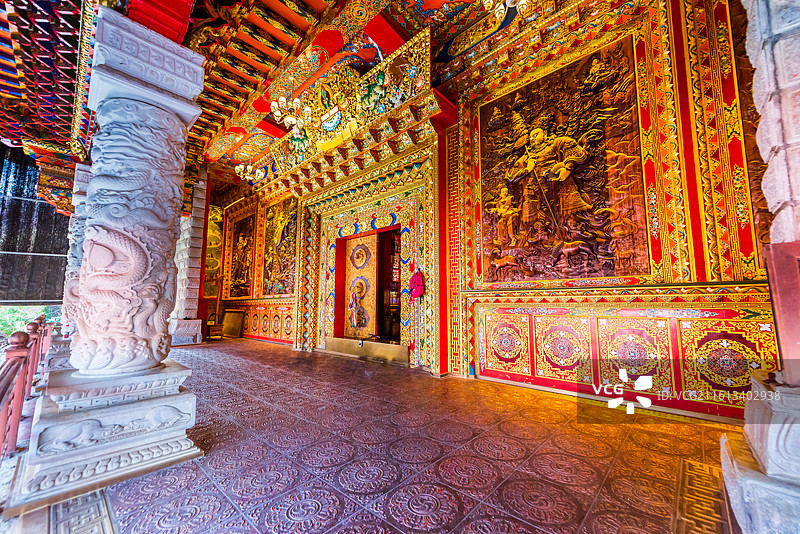 金川县观音桥镇观音寺木雕壁画——四大天王图片素材