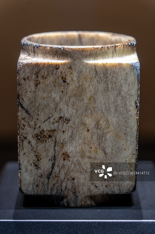 四川成都广安德阳三星堆博物馆藏商代神树纹玉琮神秘文化上古文明展览特写图片素材