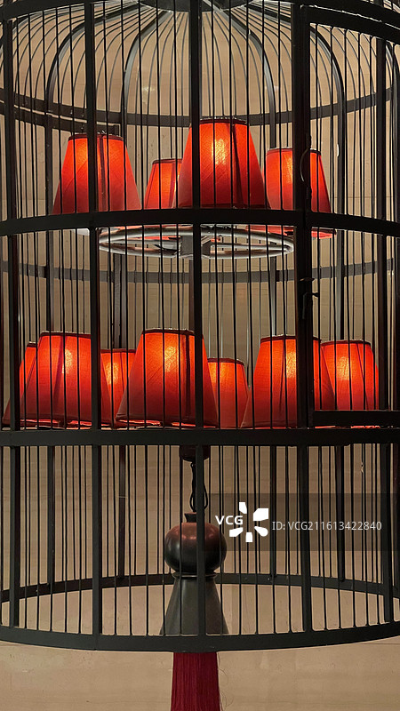 鸟笼形装饰灯具图片素材