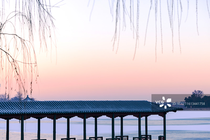 冬日里清晨的颐和园朝霞风光图片素材