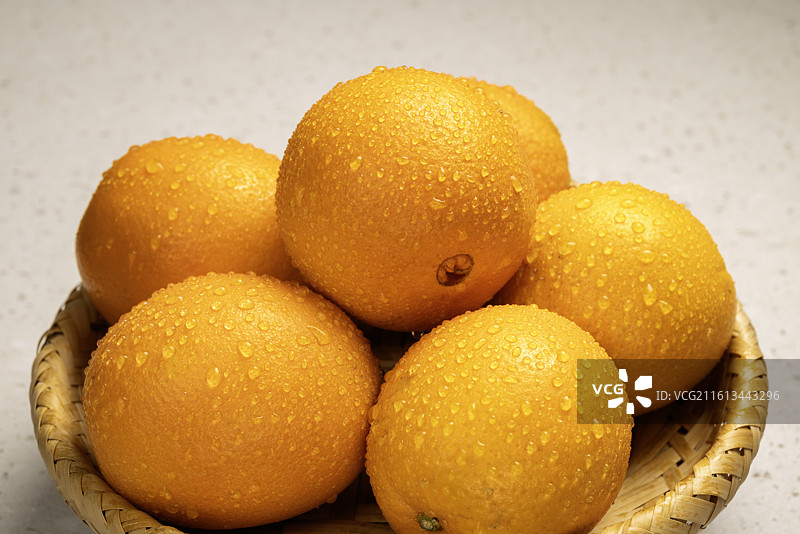 新鲜橙子果肉饱满多汁赣南脐橙图片素材