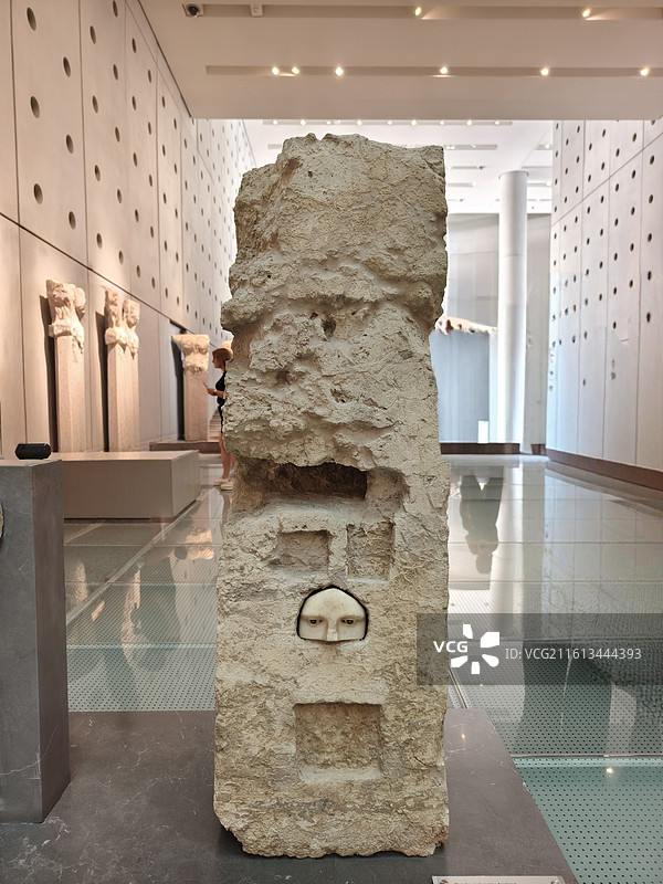 希腊雅典卫城博物馆～向阿斯克勒庇俄斯献祭的柱子图片素材