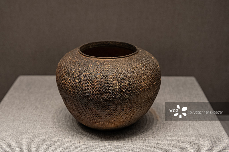 春秋 米筛纹印纹硬陶罐 和干龙潭山出土 长兴县博物馆图片素材