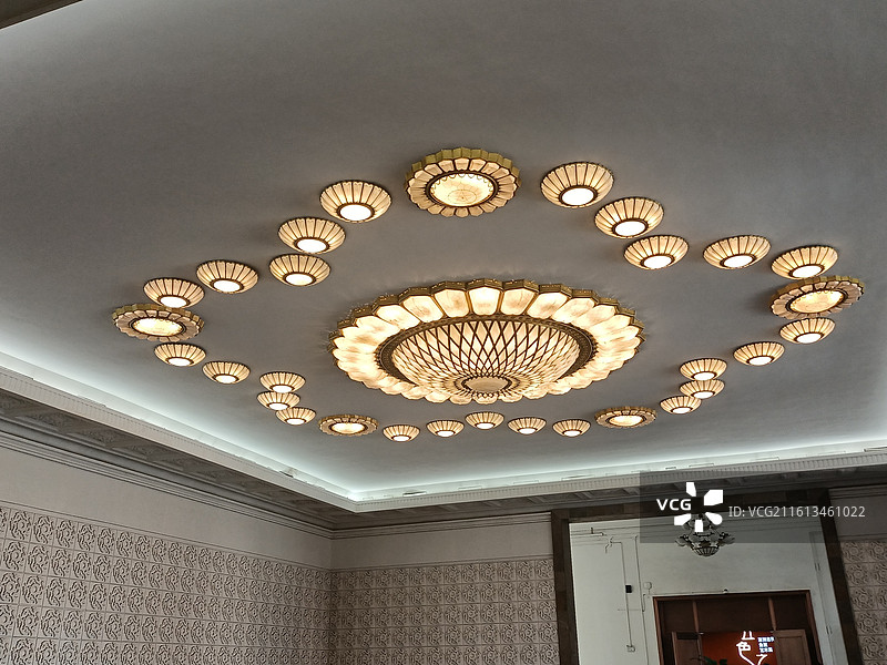 河北博物院吊灯装饰灯展览用灯射灯向日葵花卉灯图片素材