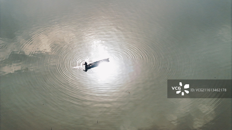 宁波东钱湖渔民冬捕图片素材