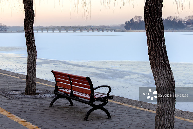 冬日里清晨的颐和园朝霞风光图片素材