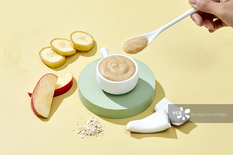 健康早餐 苹果香蕉椰子燕麦粥图片素材