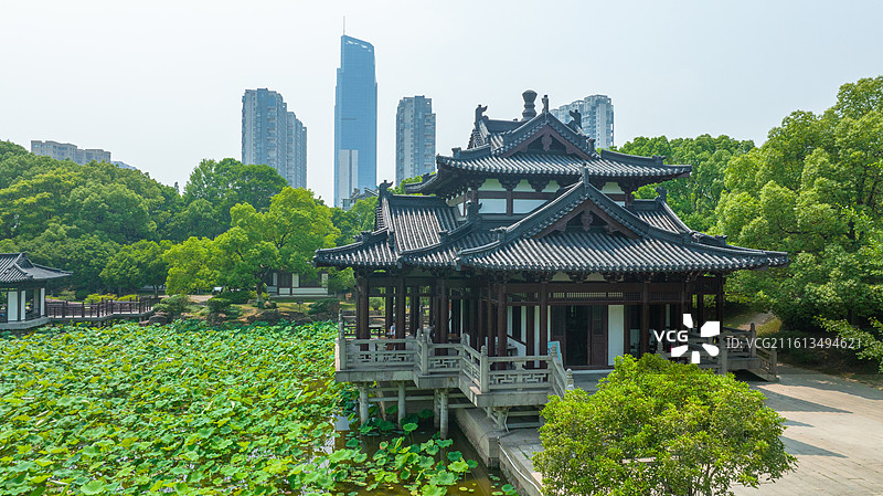 湖州飞英公园的飞英塔和韵海楼图片素材