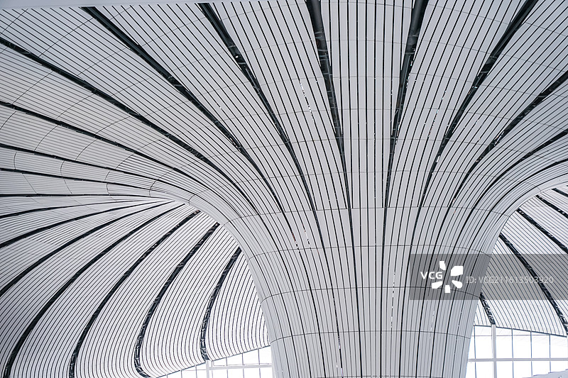 北京大兴机场，现代建筑弧形天花板图片素材