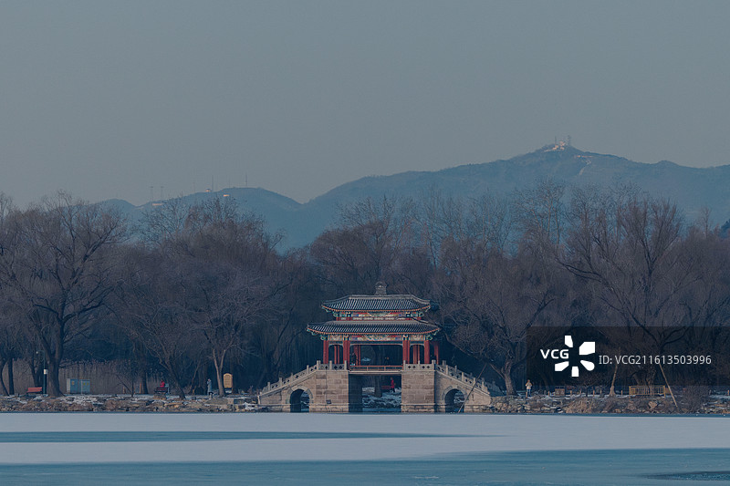 冬日里清晨的颐和园朝霞风光图片素材