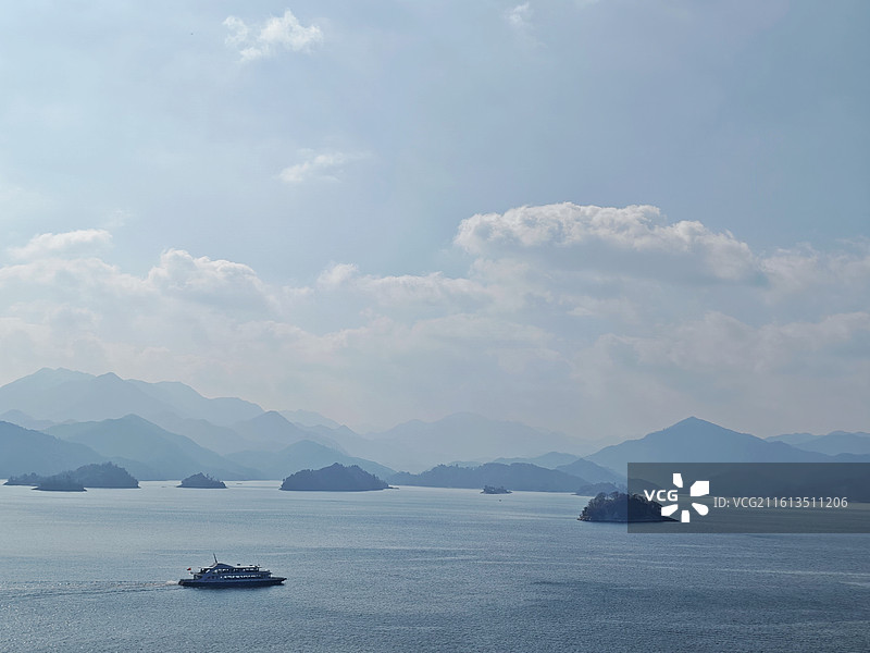 晴天的千岛湖图片素材