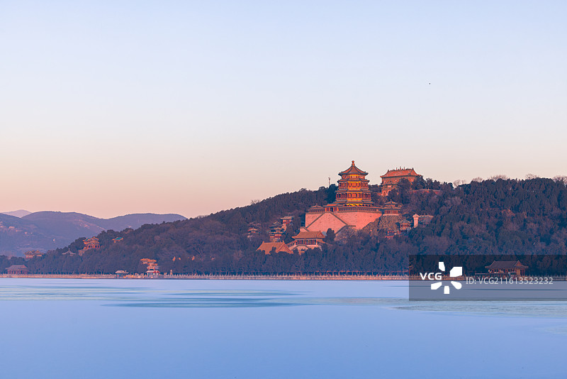 冬日里清晨的颐和园朝霞风光图片素材