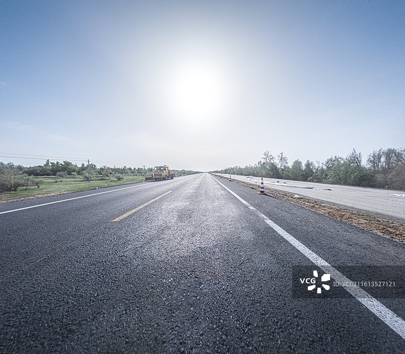 新疆阿勒泰布尔津县 哈巴河县 白哈巴村 乡村公路风光 汽车广告背景图图片素材