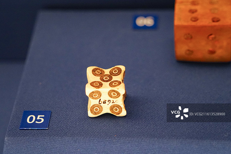 埃及国家博物馆藏拜占庭时期 骨 特殊形状的骰子图片素材