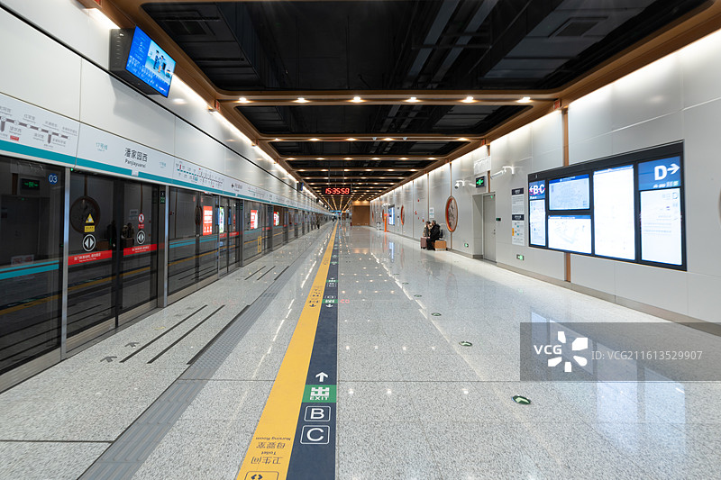北京地铁17号线 潘家园西站图片素材