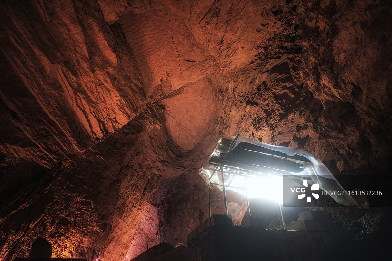 地穴探险图片素材