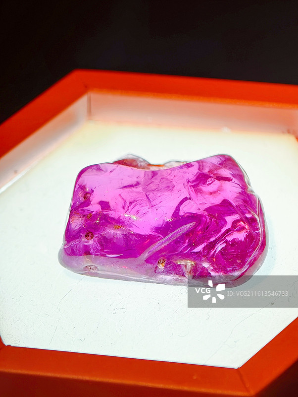 西安陕西历史博物馆唐代红宝石图片素材