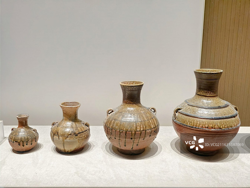 西安陕西历史博物馆汉代陶鐘图片素材