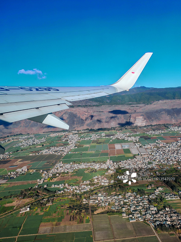 飞机上俯瞰云南丽江古城图片素材