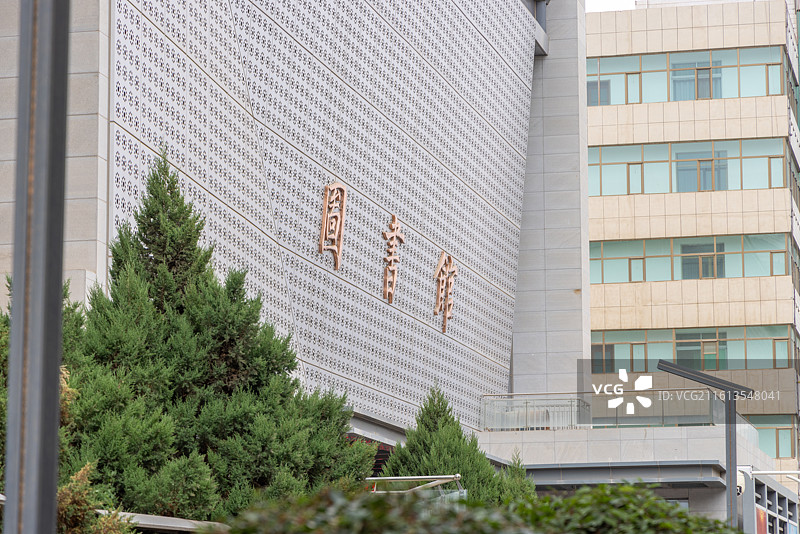 甘肃张掖甘州区县府街的张掖市图书馆图片素材