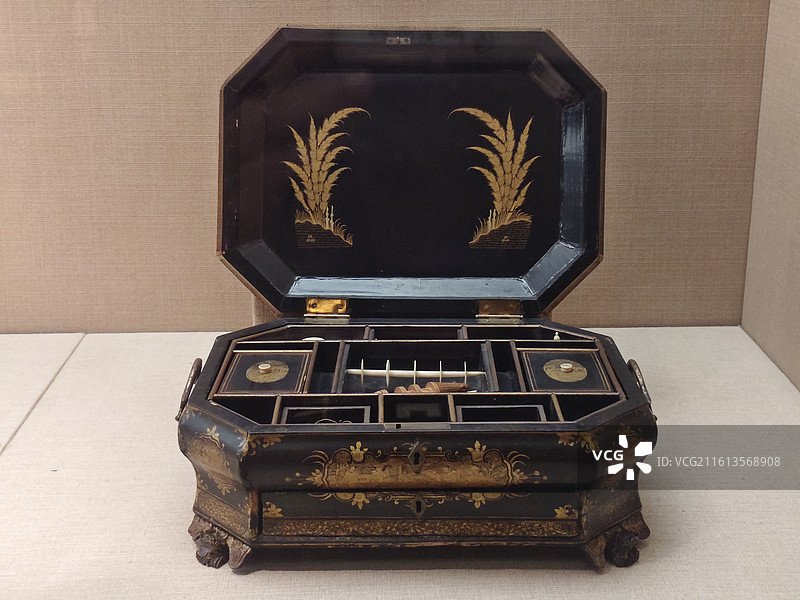 广州十三行博物馆-各类古董，历史文物，艺术品，木制家具，广绣展品。图片素材