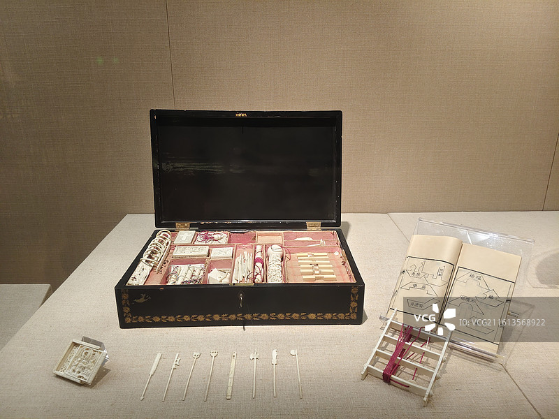 广州十三行博物馆-各类古董，历史文物，艺术品，木制家具，广绣展品。图片素材