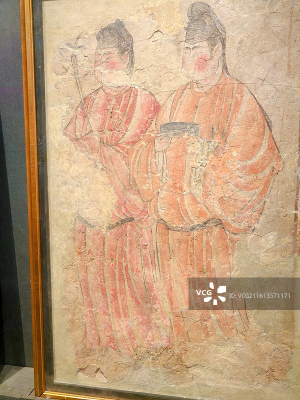 西安陕西历史博物馆唐代红衣男装仕女图图片素材