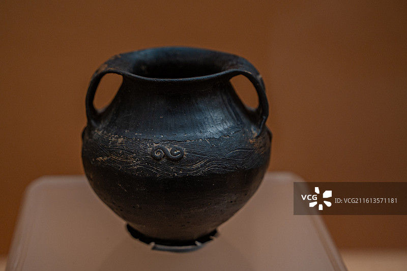 东周 双耳陶罐 宁蒗彝族自治县博物馆图片素材