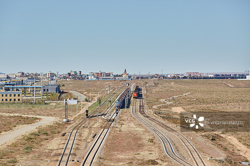 内蒙古自治区锡林郭勒盟二连浩特国门景区跨境铁路铁轨火车货运贸易蒙古国东戈壁省扎门乌德市图片素材