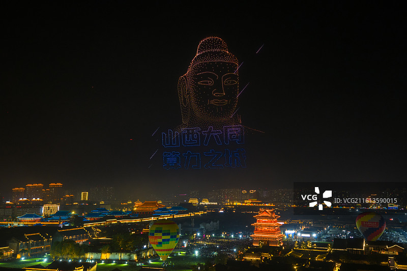 2025年8月，大同古城夜空，由5000架无人机拼成的图案图片素材