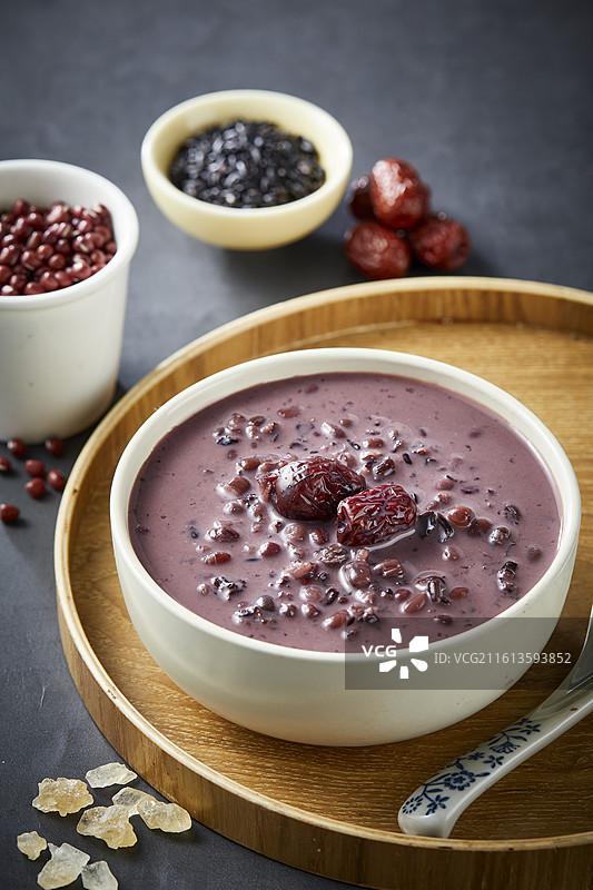 养生早餐杂粮粥 红豆黑米牛奶粥图片素材