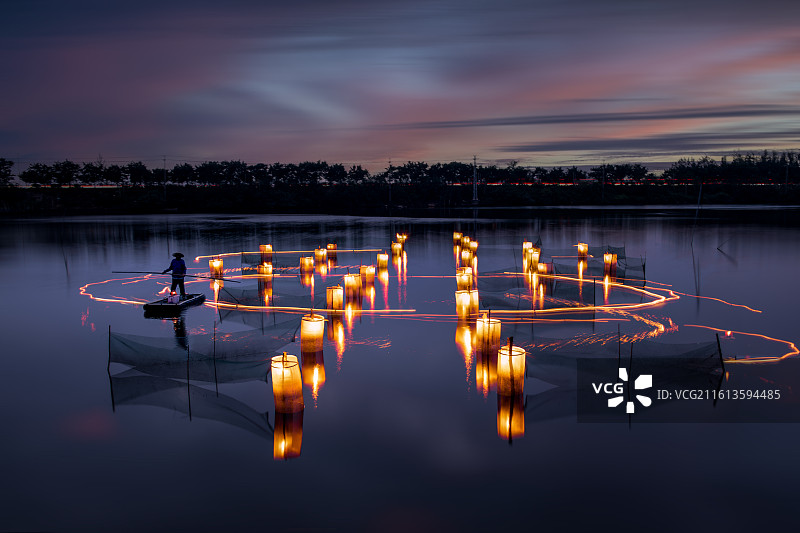 广西京族传统捕鱼方式京族捕虾图片素材
