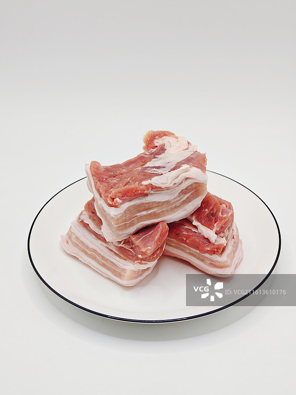 新鲜五花肉，五花肉，肉，猪肉，鲜肉，极品五花肉，土猪肉，生鲜，肉制品，生肉，肥中带瘦的五花肉图片素材
