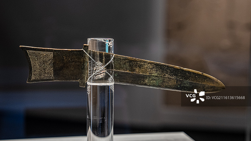 商代 云雷纹青铜直内戈 杭州西湖博物馆图片素材