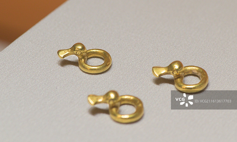 鸭形金带扣_春秋_苏州博物馆_铸河山_中国青铜时代的兵器展图片素材