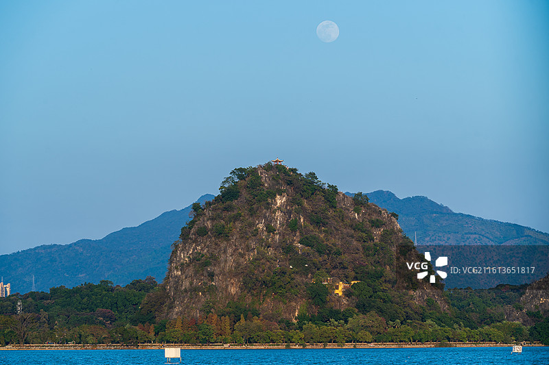 摘星亭邂逅超级满月图片素材