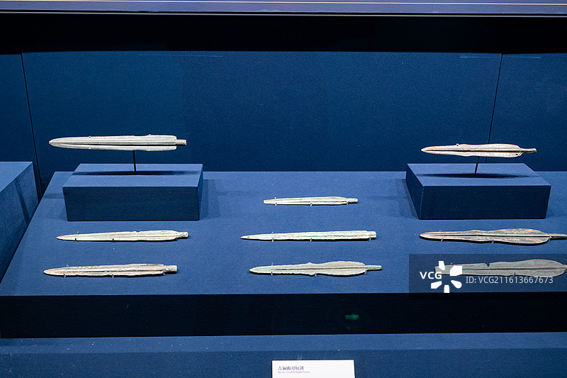 国家海洋博物馆 中华海洋文明第一篇章展厅 东周 青铜曲刃短剑图片素材