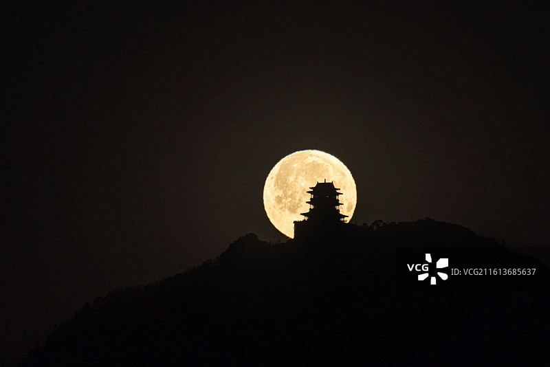 费县天蒙景区望海楼月落图片素材